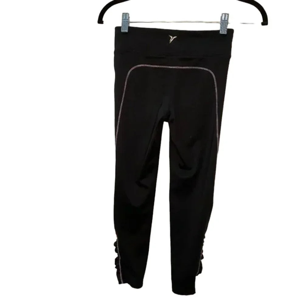 OLD NAVY Active Crop Black Leggings w colored stitching & ruching - size Medium